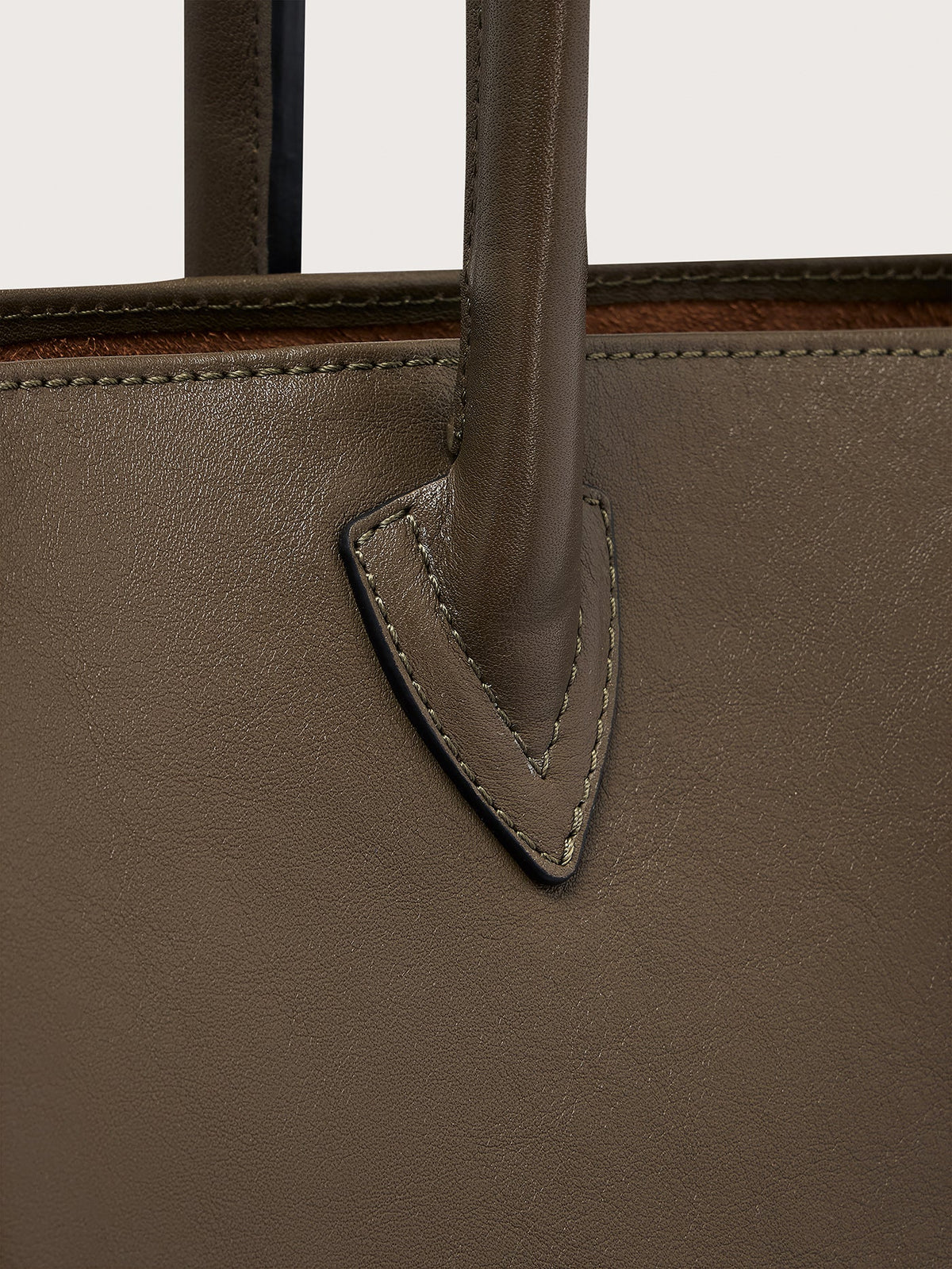 Loene Tote Bag Medium Leather - Refined Everyday Style | Varley Trusted