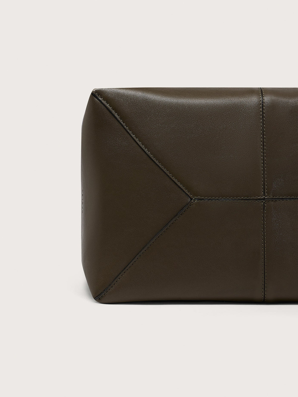 Loene Tote Bag Medium Leather - Refined Everyday Style | Varley Trusted