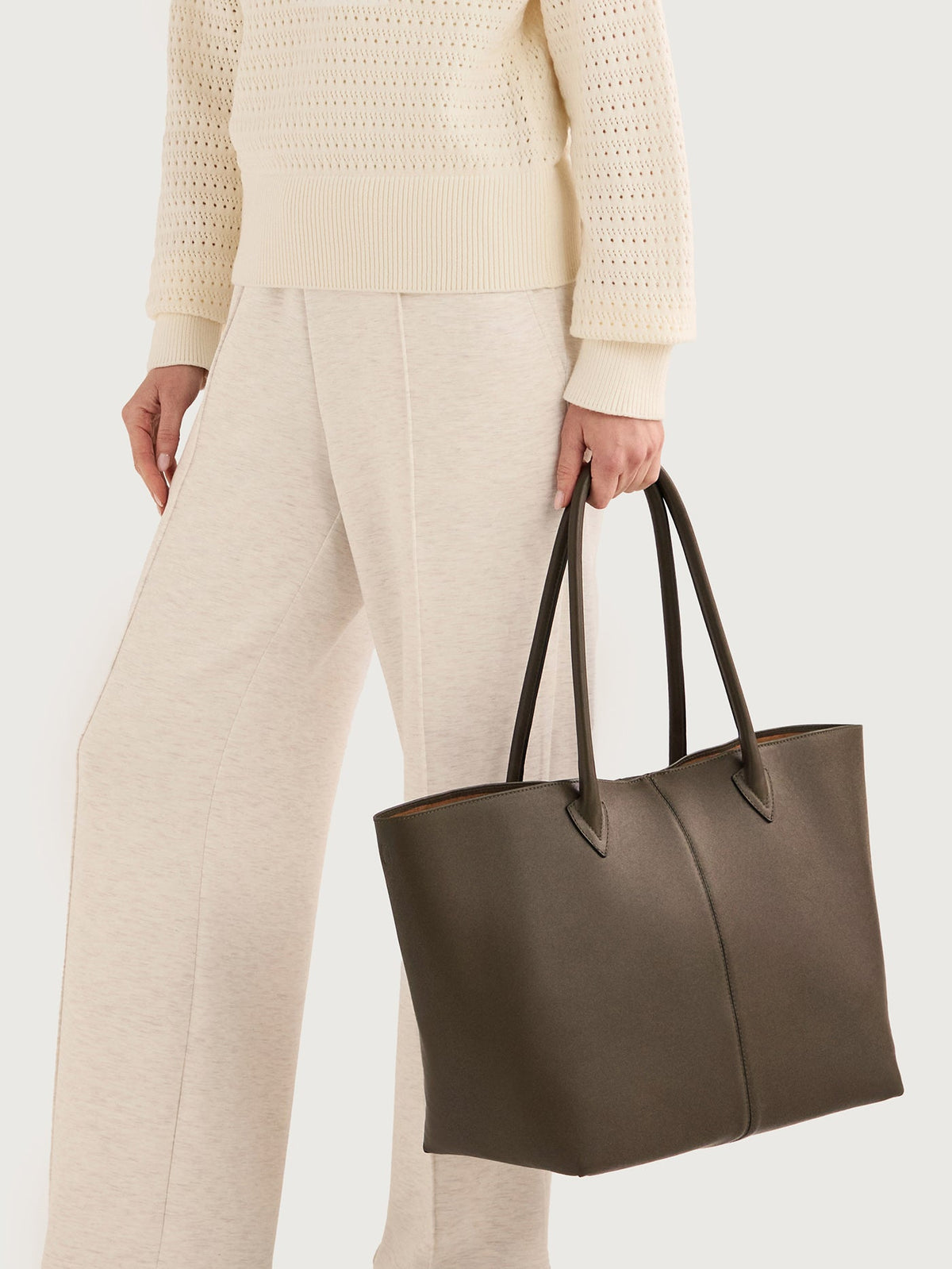 Loene Tote Bag Medium Leather - Refined Everyday Style | Varley Trusted