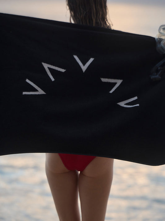 Taylor Pool Towel | VARLEY US | Varley Deals