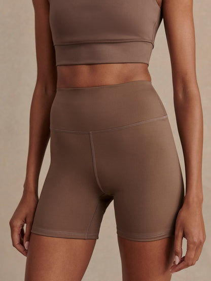 Assure High Rise Short 5 | Varley Best Price
