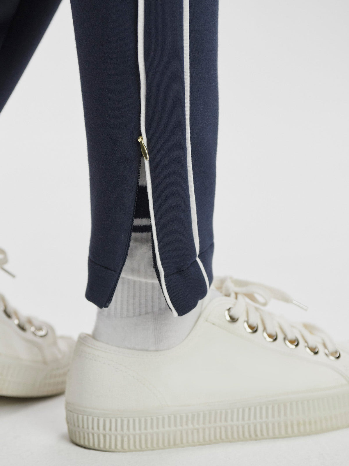 The Slim Piped Pant 27.5 | Varley Deals